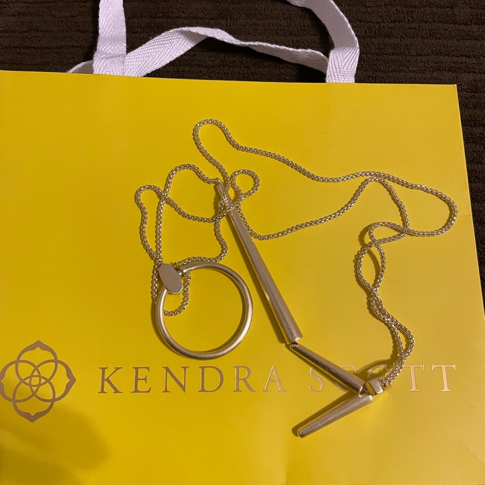 Kendra Scott necklace